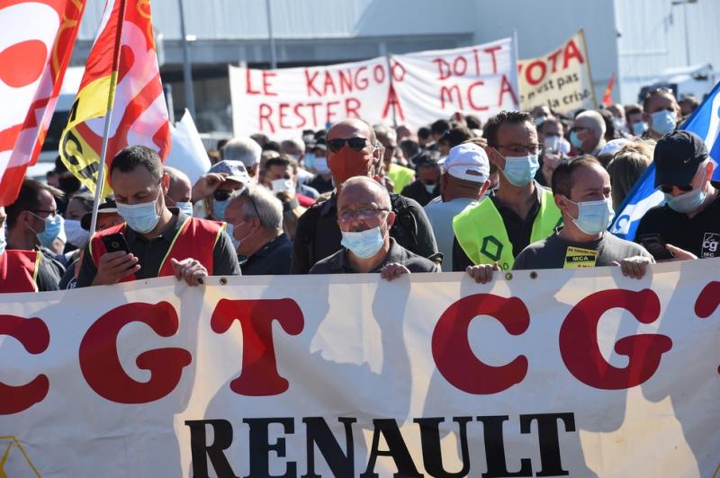 Renault anuncia demisses e milhares protestam na...