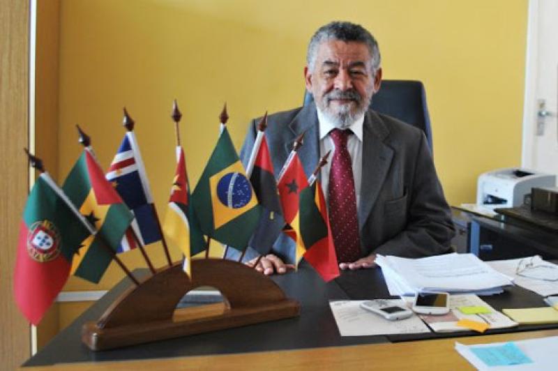 Morre o professor Tomaz Aroldo Mota, primeiro e...