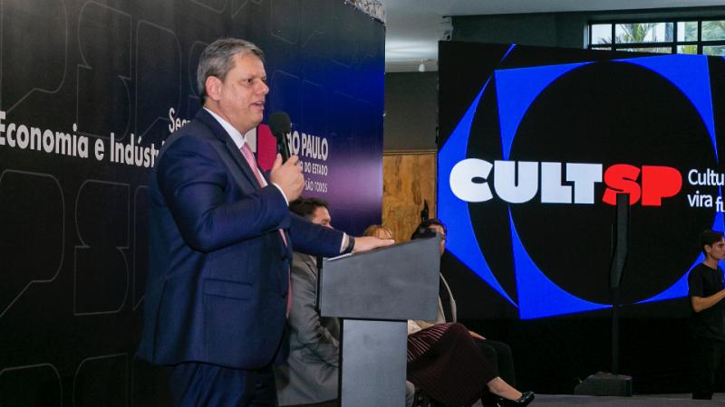 Tarcsio mos-de-tesoura ataca TV Cultura
