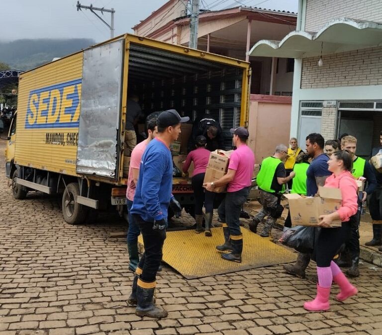RS: Correios enviam doaes e demonstram a...