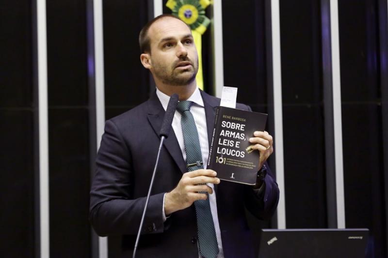 Extrema direita ataca professores