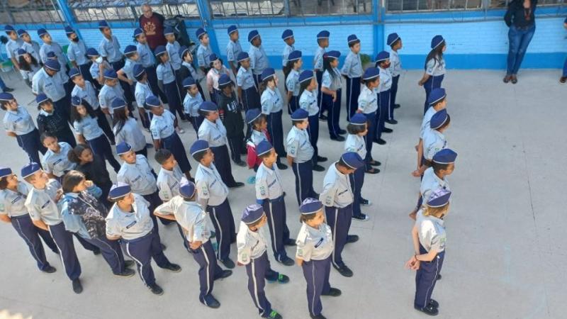 Projeto de escolas civico-militares volta a...