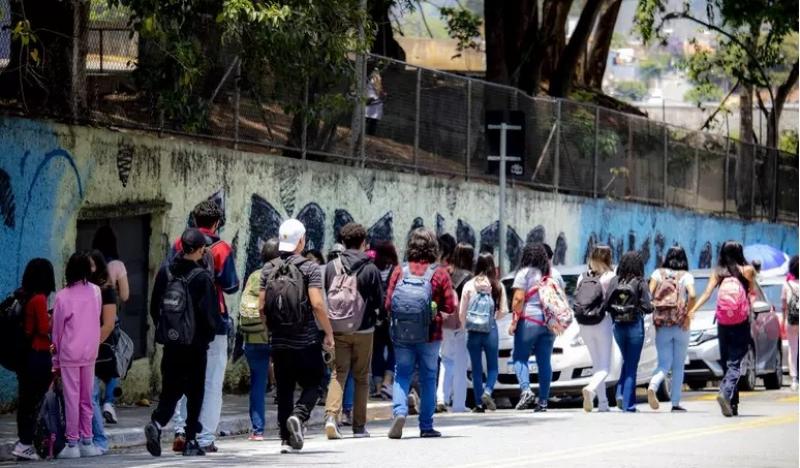 Lutar contra a ingerncia empresarial na Educao...