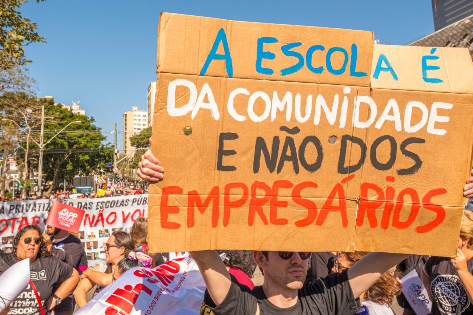 PR: enquanto sociedade diz no  privatizao das...
