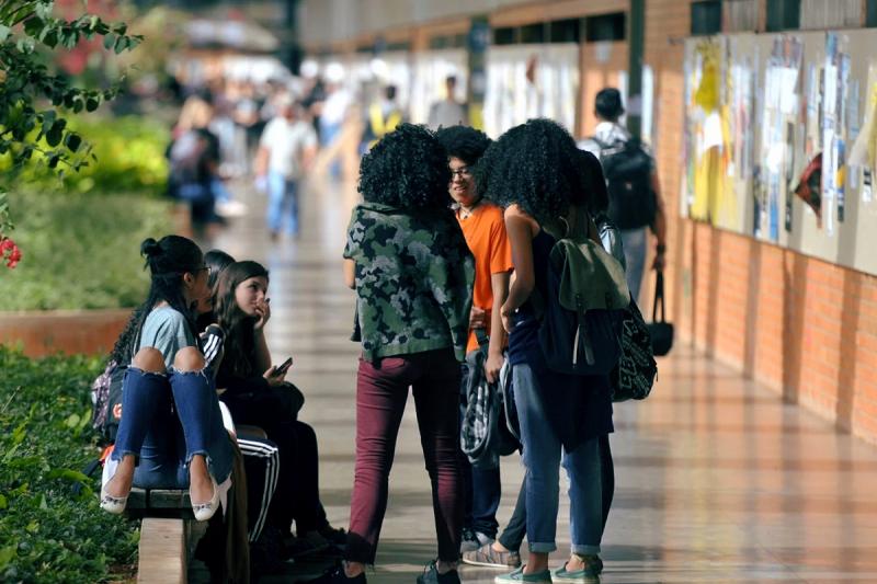Em defesa da educao pblica e por polticas de...