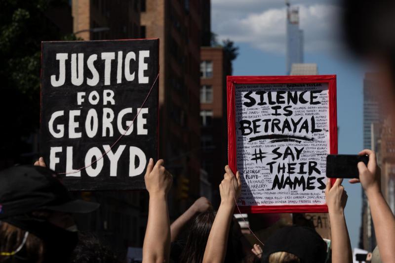 Caso George Floyd continua a expor a ferida do...