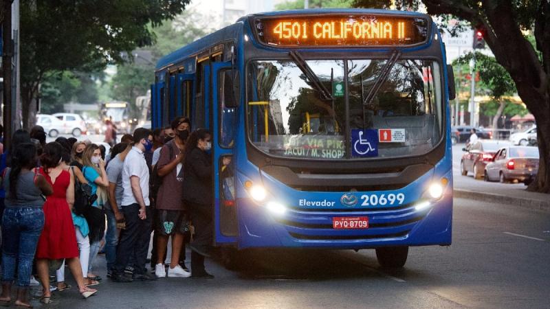 Precariedade no transporte coletivo e urbano de...